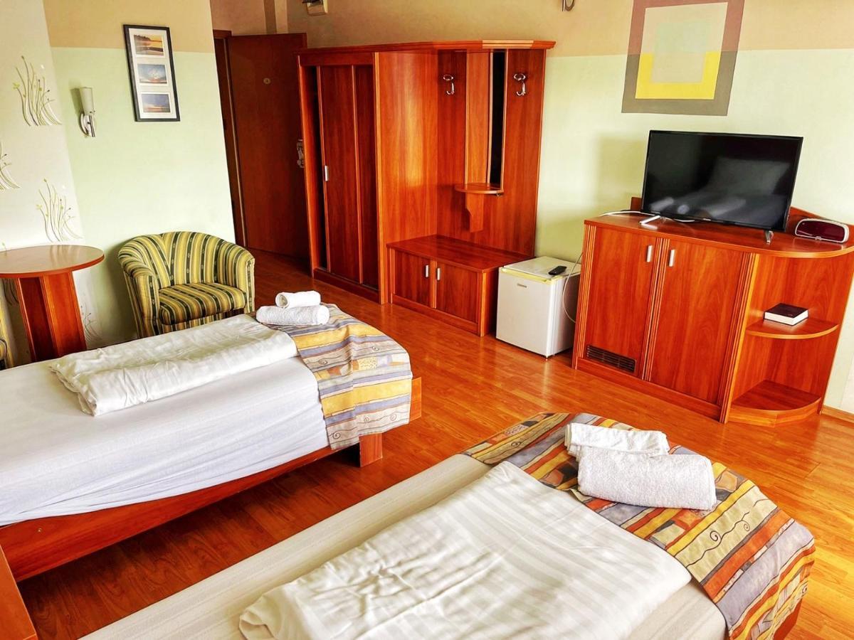 Alkotmany Vendeghaz Hotel Sárvár Екстериор снимка