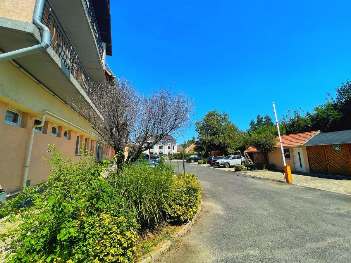 Alkotmany Vendeghaz Hotel Sárvár Екстериор снимка