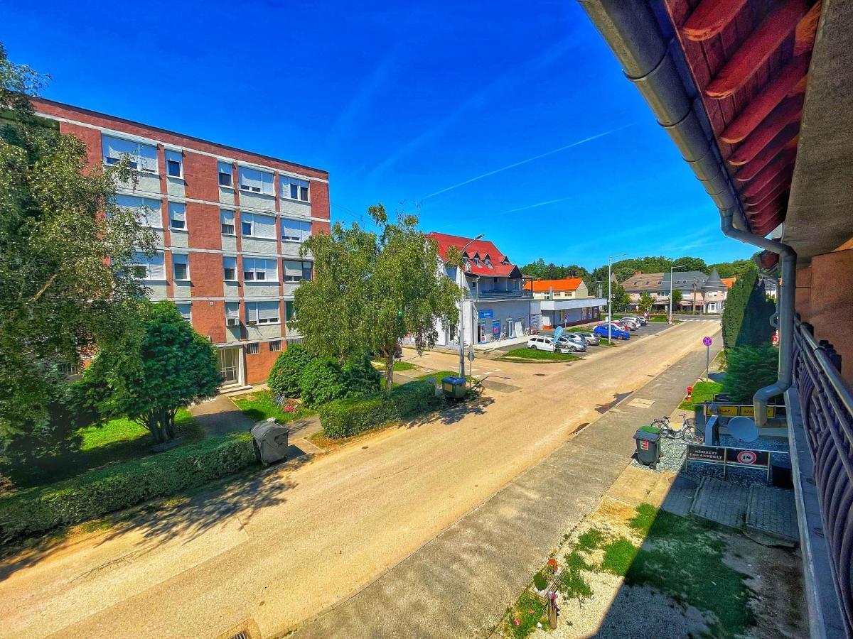 Alkotmany Vendeghaz Hotel Sárvár Екстериор снимка